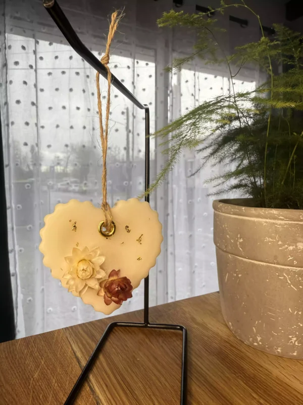 Suspension D’armoire et Voiture Parfum Fleur de Coton Modèle Cœur